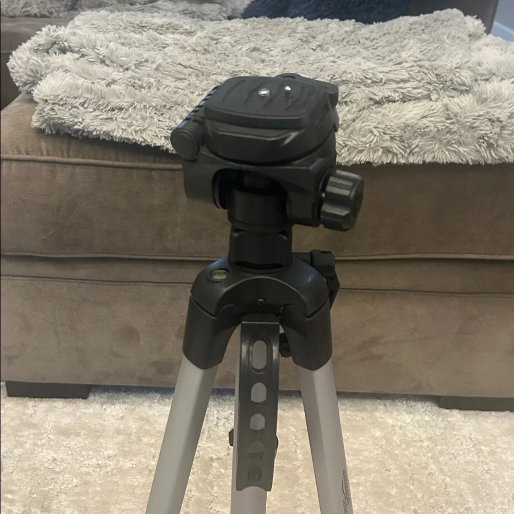 Amazon basics lightweight tripod black 60 inches/152 cm
